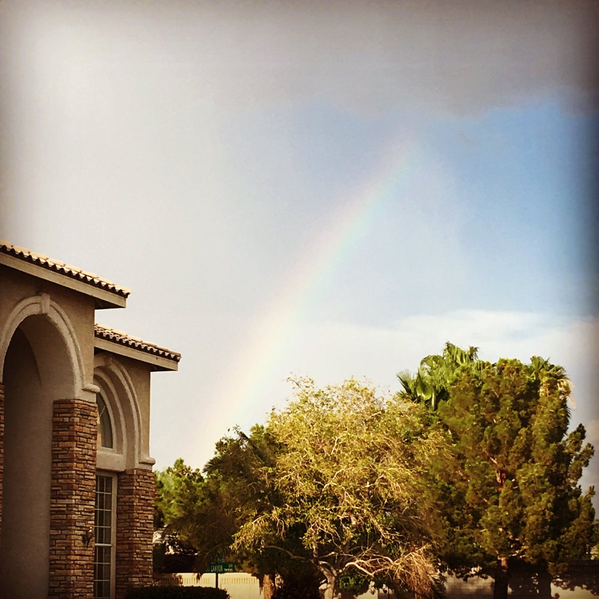 BarbaraBoser's tweet photo. Monsoon season in #vegas has its perks #rainbows and maybe a 🦄 or  two 💕 https://t.co/nRmC6SNjER