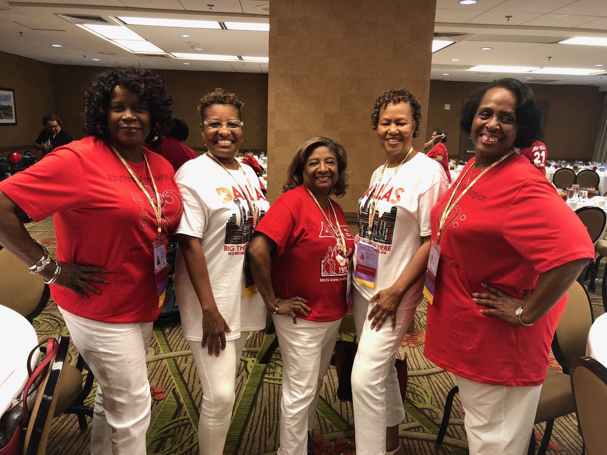 dstswrc18's tweet photo. During the regional Delta Dear Tea, sorors from Texas stopped to pose for y'all in their crimson and cream! #2018SWRC #DSTinBigD https://t.co/MakuoCd7C8