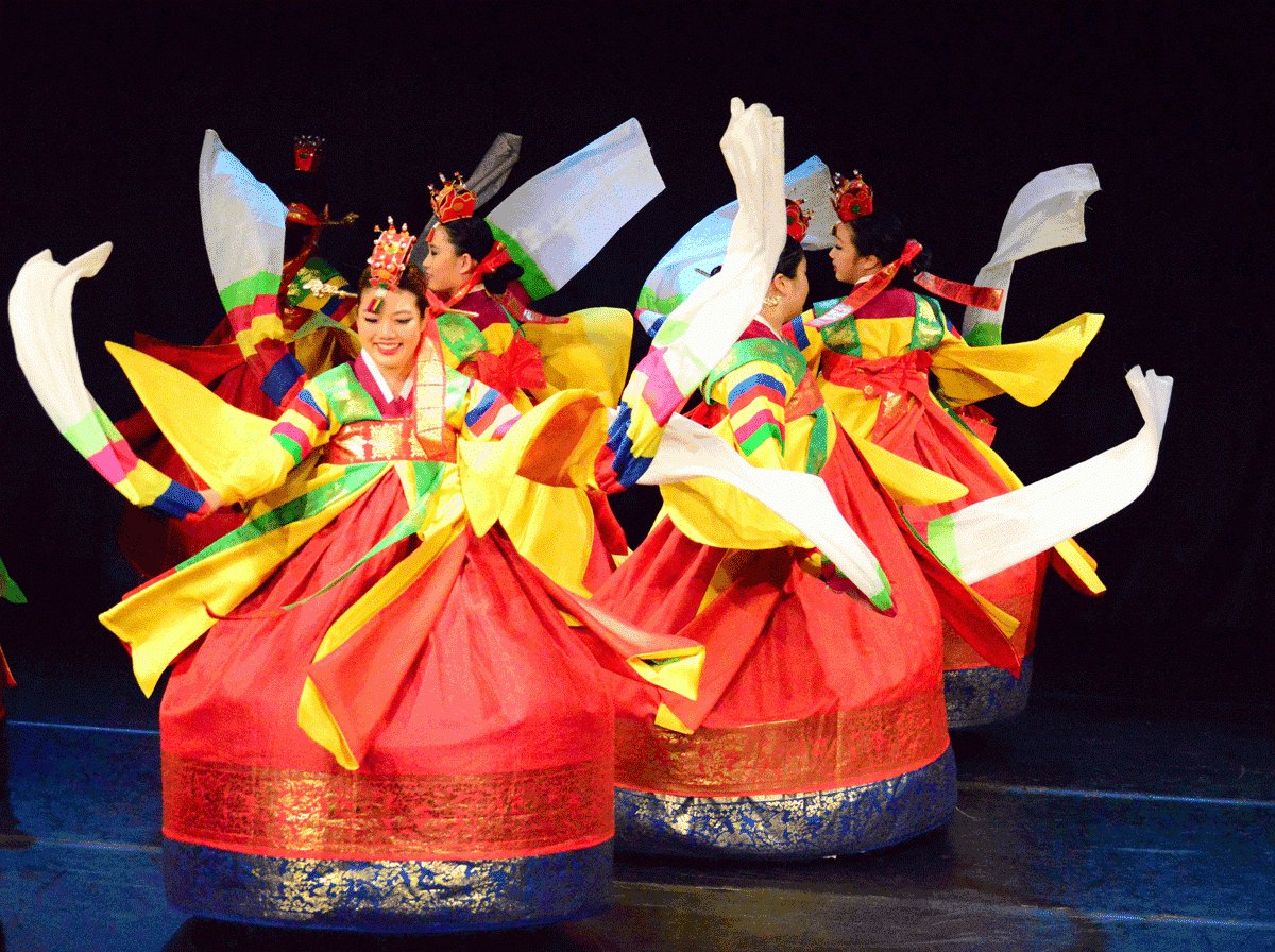 TheFordLA's tweet photo. Just a reminder: there's no #BigWorldFun tomorrow (7/21)! Big World Fun returns Saturday, July 28 with Kim Eung Hwa Korean Dance Company and Aug 4 with @QuattroSound Jazz Classical Fusion! More Info/RSVP: https://t.co/1kgATrhUFj https://t.co/lttZjQH7q3