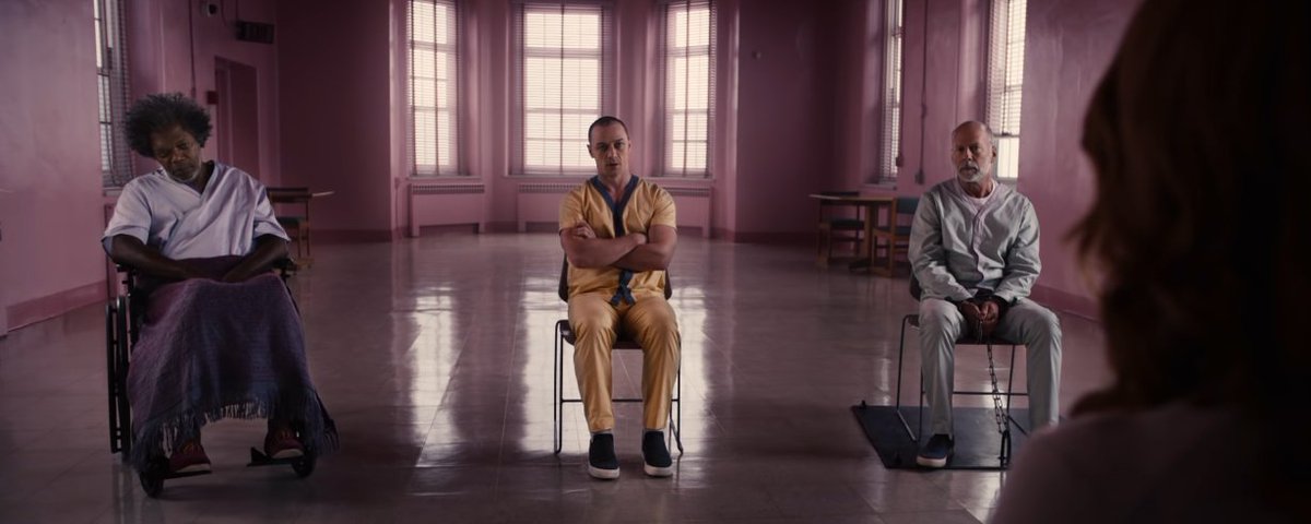 TrailersyEstren's tweet photo. 'Glass (Cristal)' - Trailer español (HD) Pintaza brutal by M. Night Shyamalan https://t.co/ilNpDVGHHZ #Glass https://t.co/p3F0ioHcQ6