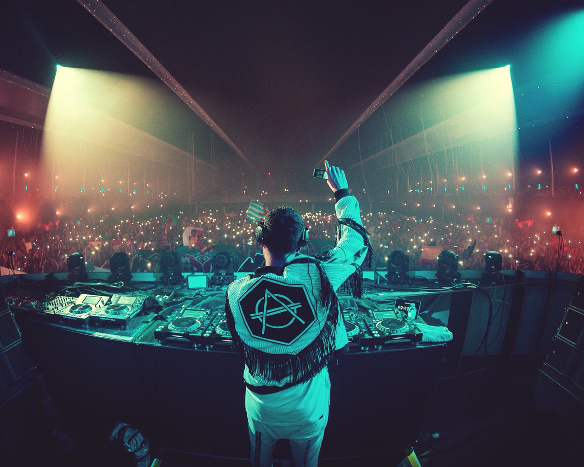 DonDiablo's tweet photo. TOMORROWLAND weekend 1! Speechless! Why are you guys so good to ME!? 😭🙏🏻❤ #Tomorrowland2018 https://t.co/73JKIYcxJ9