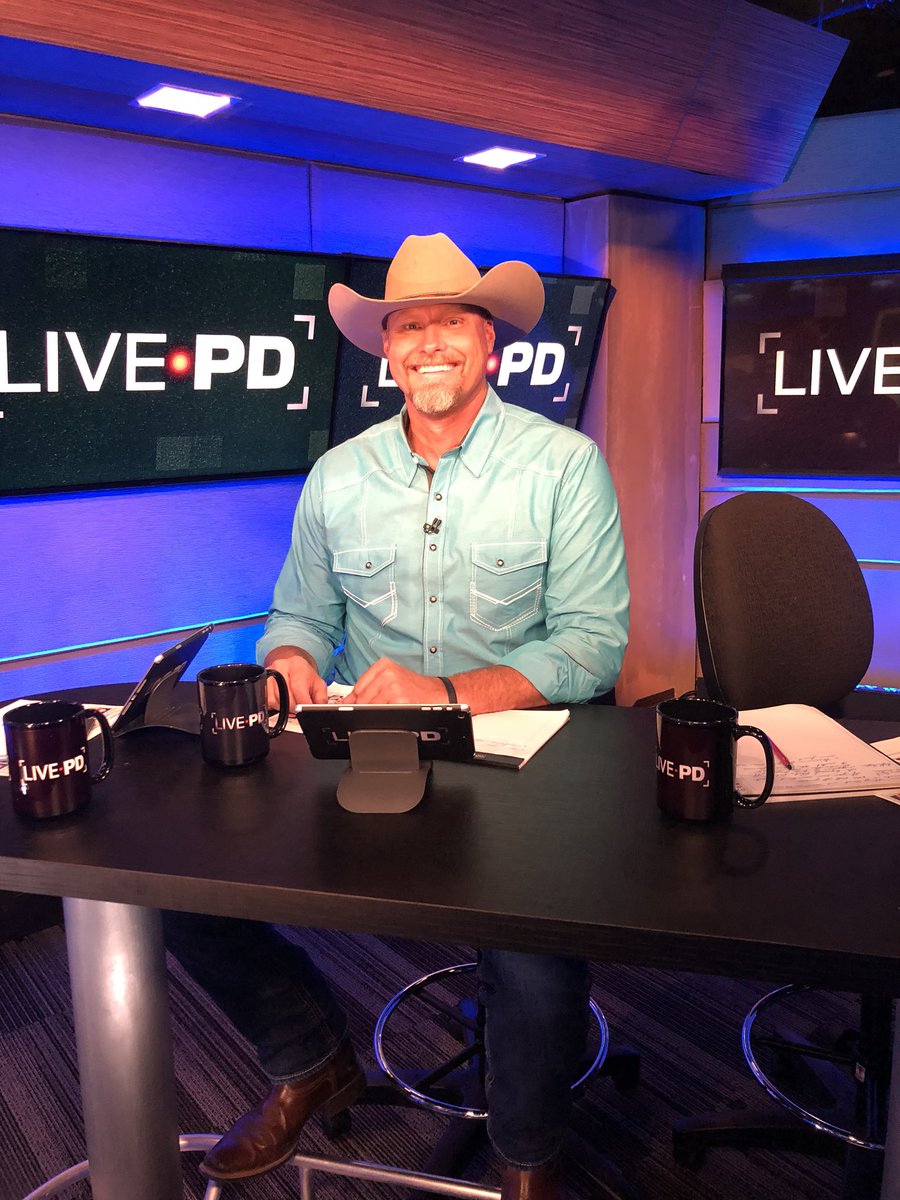 sherifflamb1's tweet photo. Don’t forget to tune into @official_livepd on A&amp;E tonight and tomorrow. Looking forward to being in studio with this awesome staff. 
#livepd https://t.co/6ePqmDUGIz