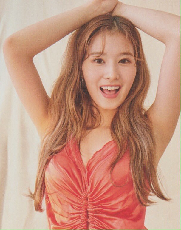 m_bby__sana's tweet photo. 한 명만 빠져도 너무 허전해요 누구한 사람이라도 없으면 빈자리가 크게 느껴지지 않아 ? 정말 이상해요 #트와이스 #사나 #marieclaire https://t.co/19yfjaLsml