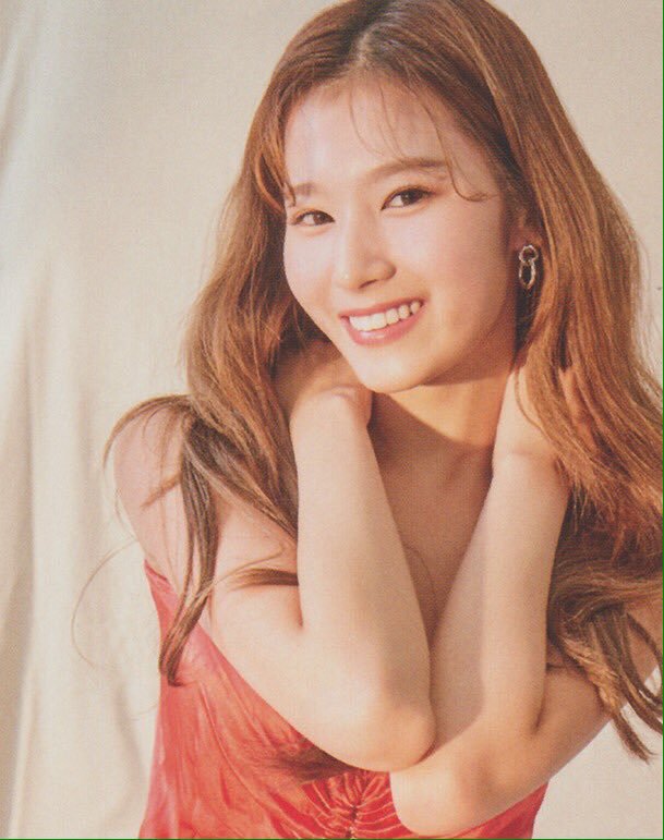 m_bby__sana's tweet photo. 한 명만 빠져도 너무 허전해요 누구한 사람이라도 없으면 빈자리가 크게 느껴지지 않아 ? 정말 이상해요 #트와이스 #사나 #marieclaire https://t.co/19yfjaLsml