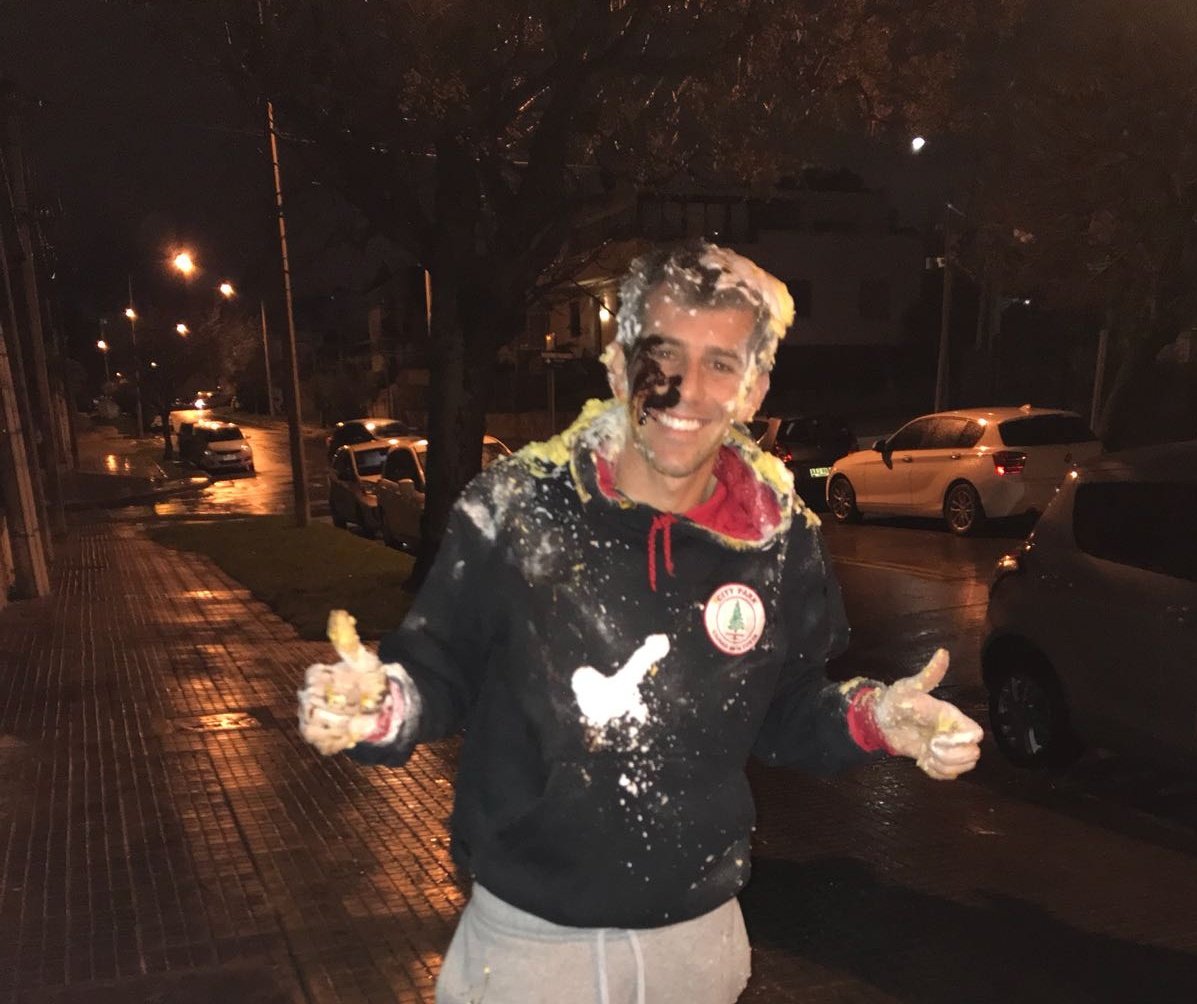 Dicen que "el camino es la recompensa". Después de tanto tiempo, lo logré! Costó, pero valió la pena! SOY ECONOMISTA!! Feeeeeliiizz!! 👨‍🎓💪🏼 #NuncaEsTarde