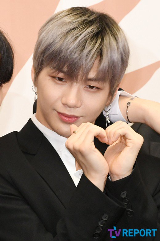smile_like_Niel's tweet photo. Daniel became the 1st ever Idol in Korean History to TOP the Male Individual Brand Reputation for 1⃣ WHOLE YEAR starting on his DEBUT month!! This is a feat no one can ever match or rival with. Congratulations Dear! I am so proud of you. Let's Celebrate! 🎉
#KangDaniel
#강다니엘 https://t.co/f6QPP4T34O