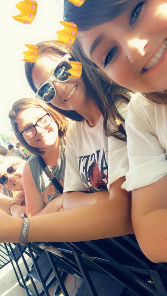 walkerdayla's tweet image. SO EXCITED!!!! #AMPlivefeed