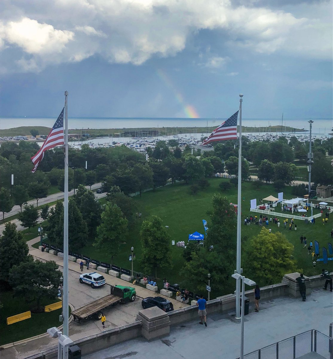 🌈 🌈 🌈 keeping our fingers crossed for this rain to hold off for the <a href="/ManCity/">Manchester City</a> &amp; <a href="/BVB/">Borussia Dortmund</a> #ICCmatch tonight at <a href="/SoldierField/">Soldier Field</a> 🤞