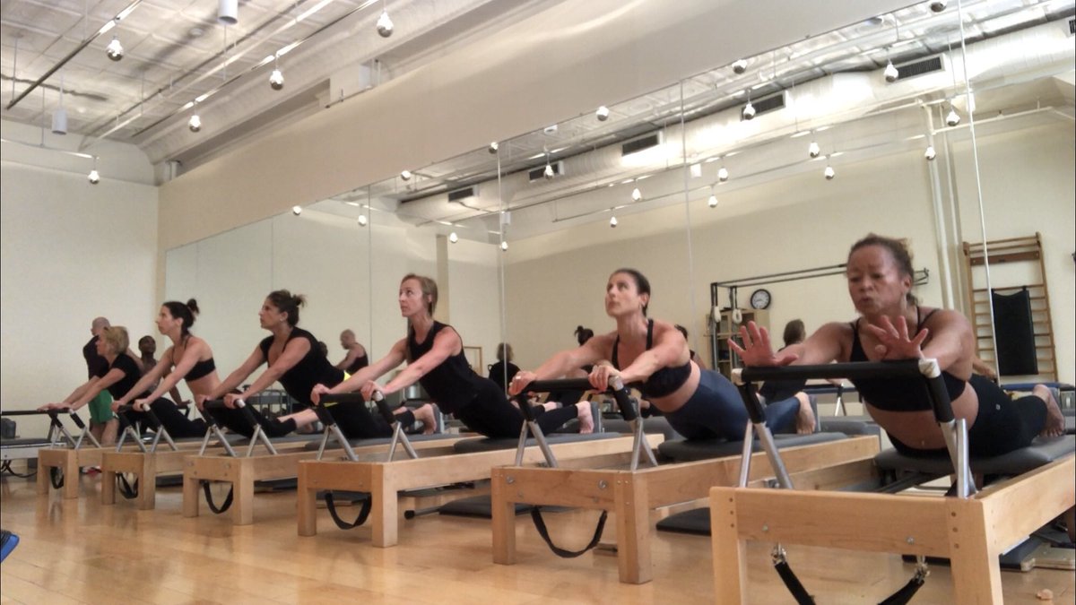 Juanitonyc's tweet photo. PRO’s @ work 💪
Wkly PRO Class’s 
Tue1PM/Thur4:30pmSOHO
Thur1pmUES all @RealPilates 
pic: shot during PRO at TriBeCa https://t.co/4A9ooqRoNZ