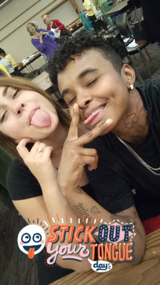 agirlandherchix's tweet photo. Those who laugh together, last together. #forevergoofballs #bae #peepthebackground https://t.co/k2HIGVd6Sz