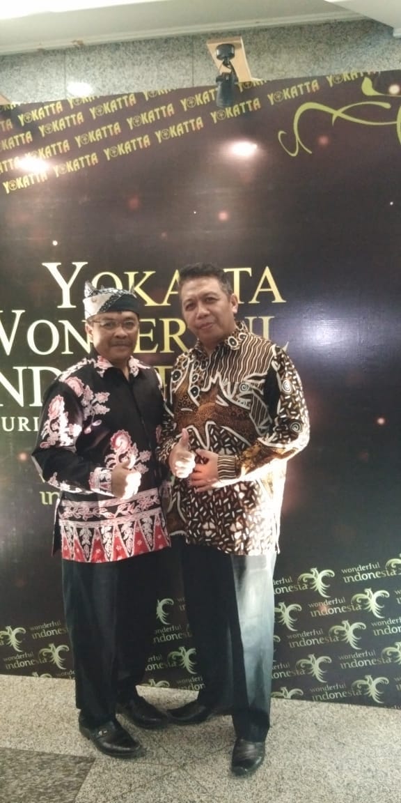 PkmBajulmati's tweet photo. YOKATTA WONDERFUL INDONESIA TOURISM AWARD 2018

Banyuwangi menerima penghargaan Yokatta Wonderful Indonesia Tourism Award 2018 kategori 10 Kabupaten Terbaik Nasional. Jum'at, 20/7/2018, Gedung Kemenpar RI.

@Dinkesbwi
#BanyuwangiSambutOborAG18 https://t.co/3FMPWxX9uB