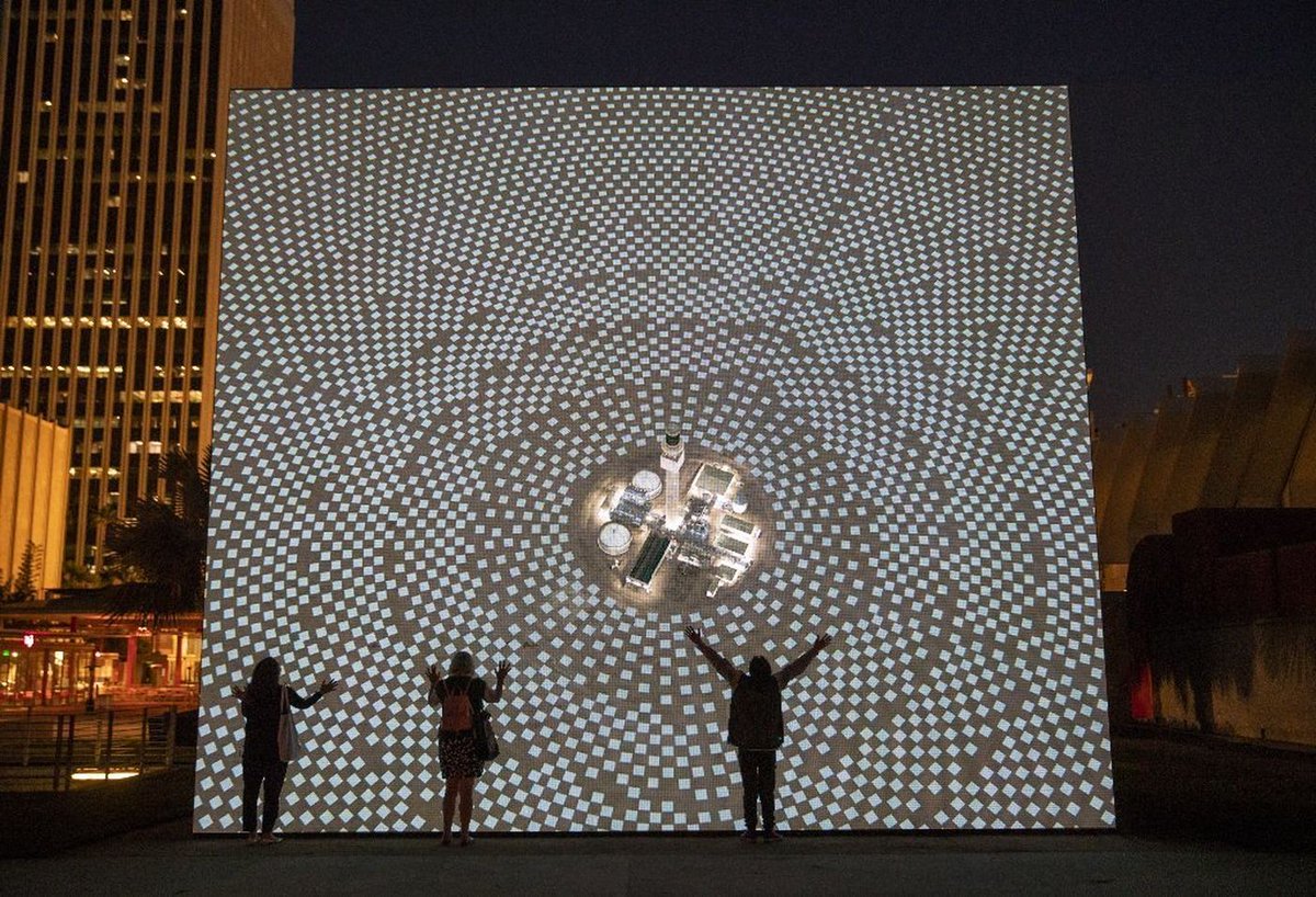 Head over to <a href="/LACMA/">LACMA</a> and check out #johngerrard's, "Solar Reserve (Tonopah, Nevada) 2014," a digital simulation of a solar thermal power plant -- purchased and then gifted to LACMA by <a href="/LeoDiCaprio/">Leonardo DiCaprio</a>. 🌞🌎
latimes.com/entertainment/…
#solar #solarpower #solarenergy #gosolar #solarthermal