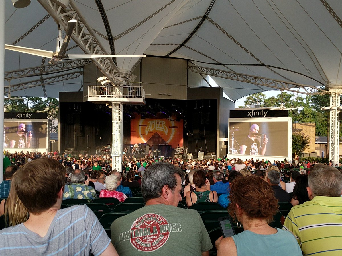 KLCamlin's tweet photo. Summer concert with my sister. #Foreigner #DolphinSelfieBingo https://t.co/xF3TyO8GqZ