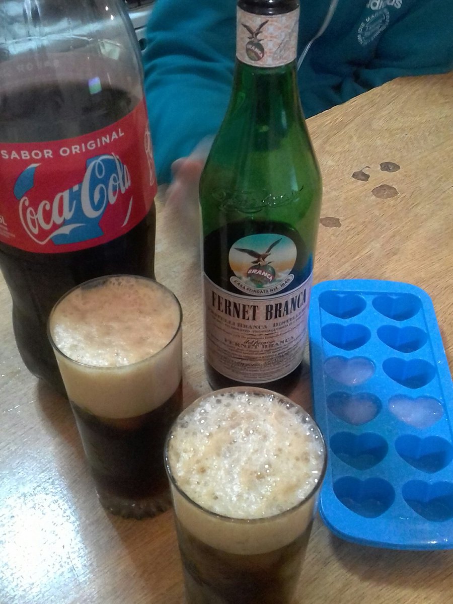 PabloPol10's tweet image. Y que tampoco nos falte el #FernetConCoca @elpatitomimoso