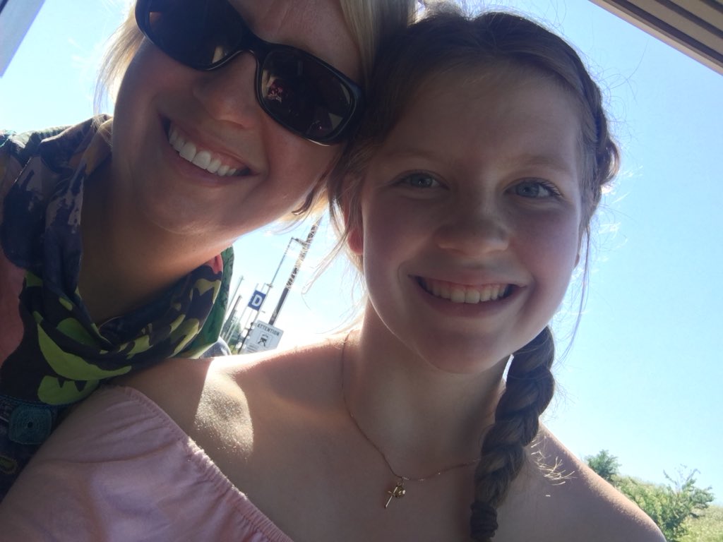 JennTheriault1's tweet photo. Had an amazing week at #etfosis and one of the best parts was hanging in the evenings with Tay who earned herself 30 volunteer hours by volunteering with the childcare Centre. #unionmom #momanddaughtertime #UnionStrong https://t.co/tO0IWrlPmN