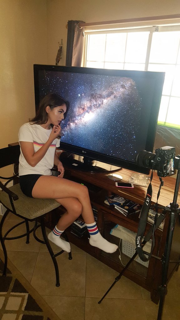 CalobRaeJepsen's tweet photo. When you're limited to only shooting in your living in room 🌌 https://t.co/5x22HfP0mg