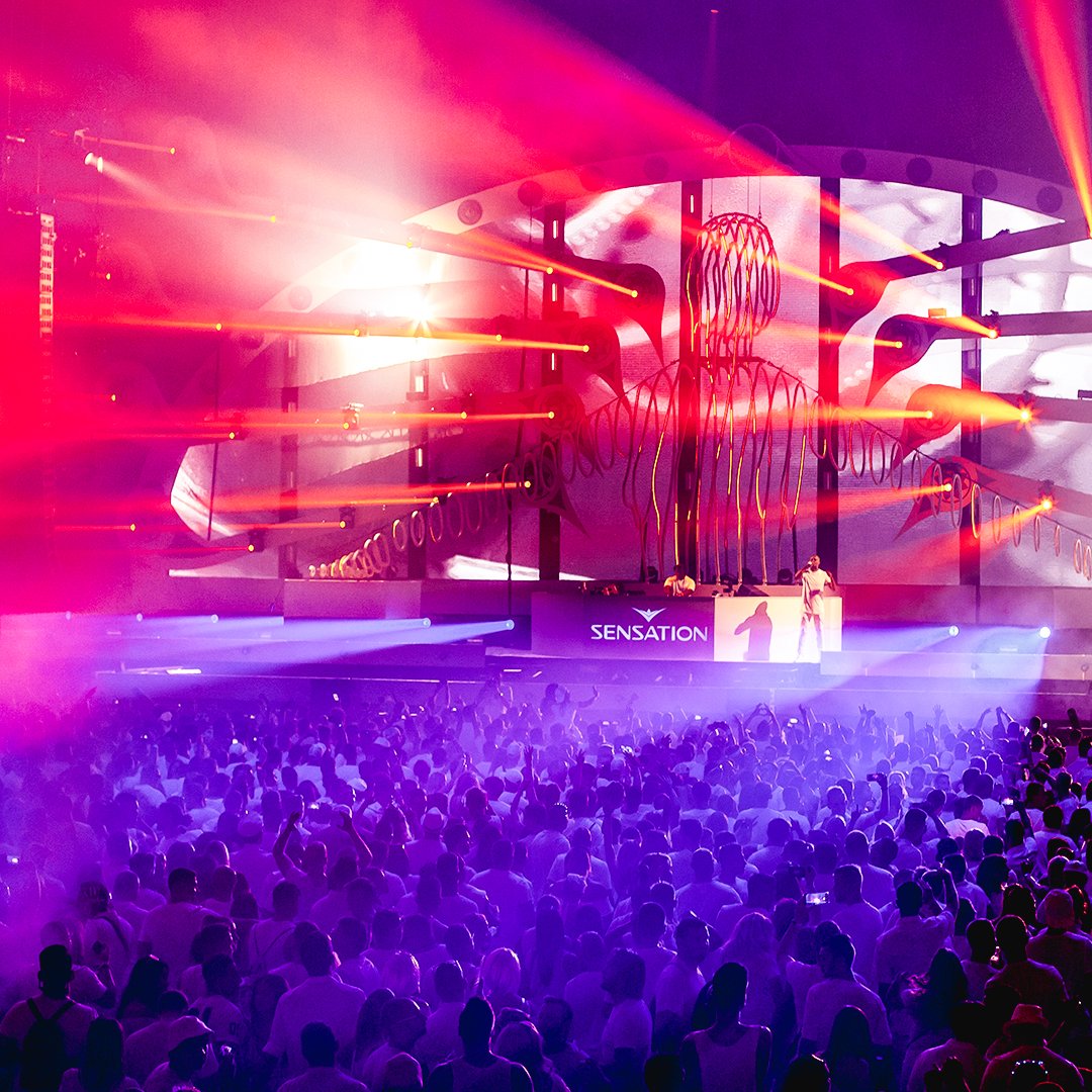 India, we're headed back to Hyderabad on October 27th! Want to gain access to the pre-sale? Pre-register today via sns.tn/indiapreregist…! 🇮🇳 #SensationIndia