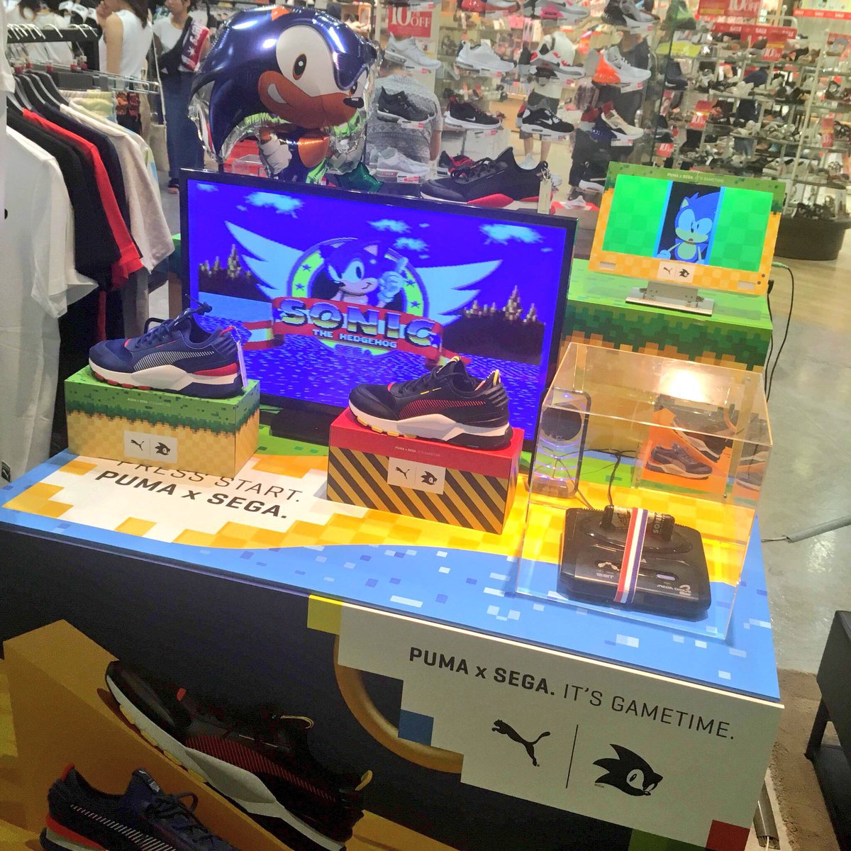ট ইট র セガ公式アカウント お台場はダイバーシティにある Abc Mart Grandstage にやってきました ソニックとプーマのコラボシューズが今日から販売 店頭ではソニックの映像が流れ 子供たちも釘付け Puma Rs 0 X Sega Sonic 本日7 21 土 Abc