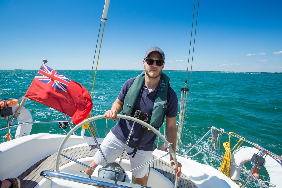 HurstPointYacht's tweet photo. No experience needed to enjoy a fantastic day out on the water in this amazing weather. This is first time sailor Josh, taking the helm in the Solent.
#HurstPointYachts #SolentSailng #IsleofWight  #Bavaria38 #SolentYachtCharter https://t.co/Jxb9lP0j4d