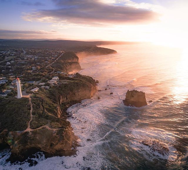 JonnStew's tweet photo. Eagle Rock Sunrise - I froze my bum off for this shot. Couldn’t feel my hands. I wonder how hard it is to fly with some gloves on 🤔
.
.
.
#GreatOceanRoad #Surfcoast #AireysInlet #SplitPointLighthouse https://t.co/3pe63C6eqc https://t.co/DP3cRCXpK3