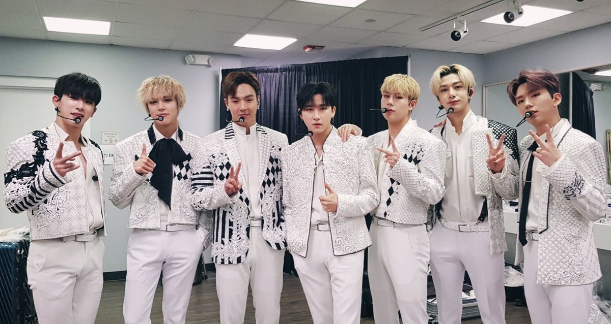 OfficialMONSTAX's tweet photo. 2018 #MONSTAX WORLD TOUR 
<#THE_CONNECT> IN #CHICAGO 🇺🇸

#몬스타엑스월드투어 #시카고 
#MX_2ND_WORLDTOUR https://t.co/J0e5hPrwzR