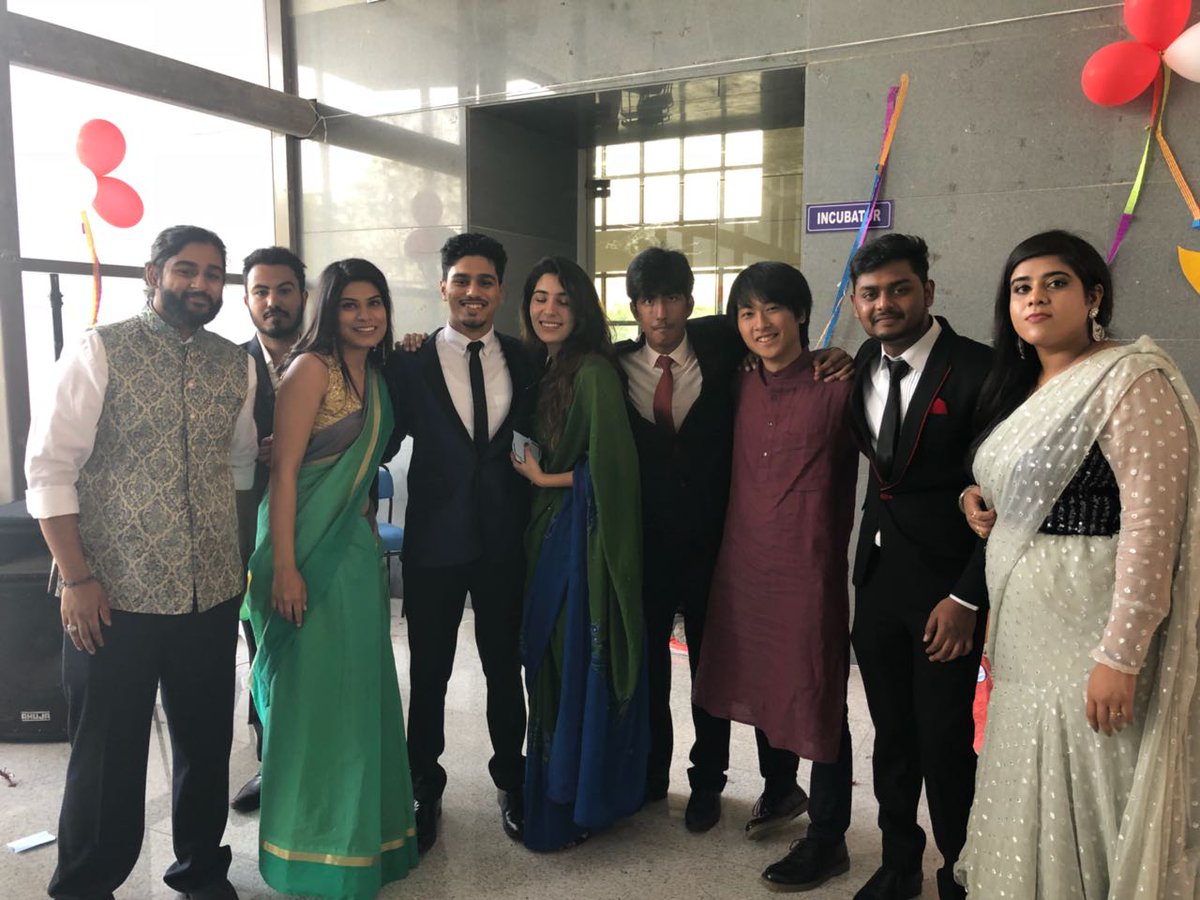 goki_ndia_2018's tweet photo. インド留学の魅力❸
「人」
日本人で馬鹿にされることなんて皆無、むしろ尊敬され親しみがある。
インドにいる時ほど日本人である事を誇りに思う事はない。
彼らは人との繋がりを大事にする文化があるため、超優しいし頼られる奴らです！
何事も外見ではわからないよね。

#インド
#インド人
#留学
#WD https://t.co/6ppmKpnQip