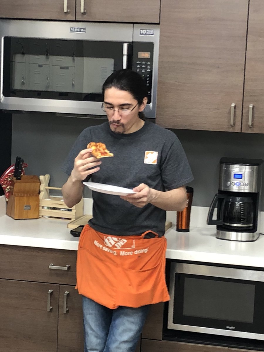 devon_stickrod's tweet photo. Pizza for the overnight teams after an awesome week! #D60StrongandProud https://t.co/qjYPlMn5z6
