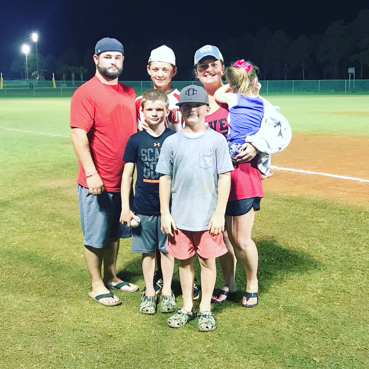 EnnisMommaX4's tweet photo. USSSA Global World Series Champions!! So proud of our boys; they battled all week to bring home the hardware!! #Tanner12❤️ #CellblockStrong❤️⚾️❤️ https://t.co/EXFX68MIhp