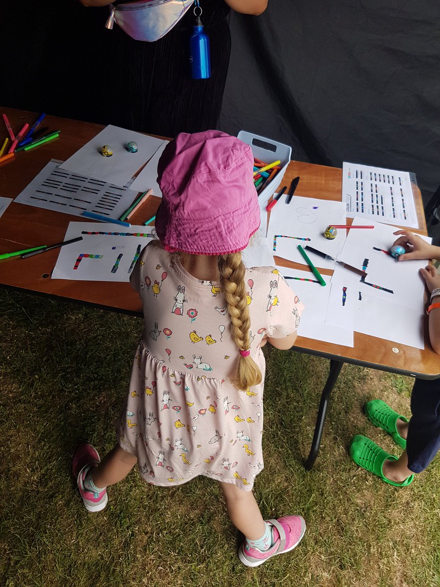 CAS_NorthWest's tweet image. Busy day at the @bluedotfestival yesterday with #edbot #legowedo and #ozobot @edbotinschools @LEGOeducationUK @Ozobot @csmcr