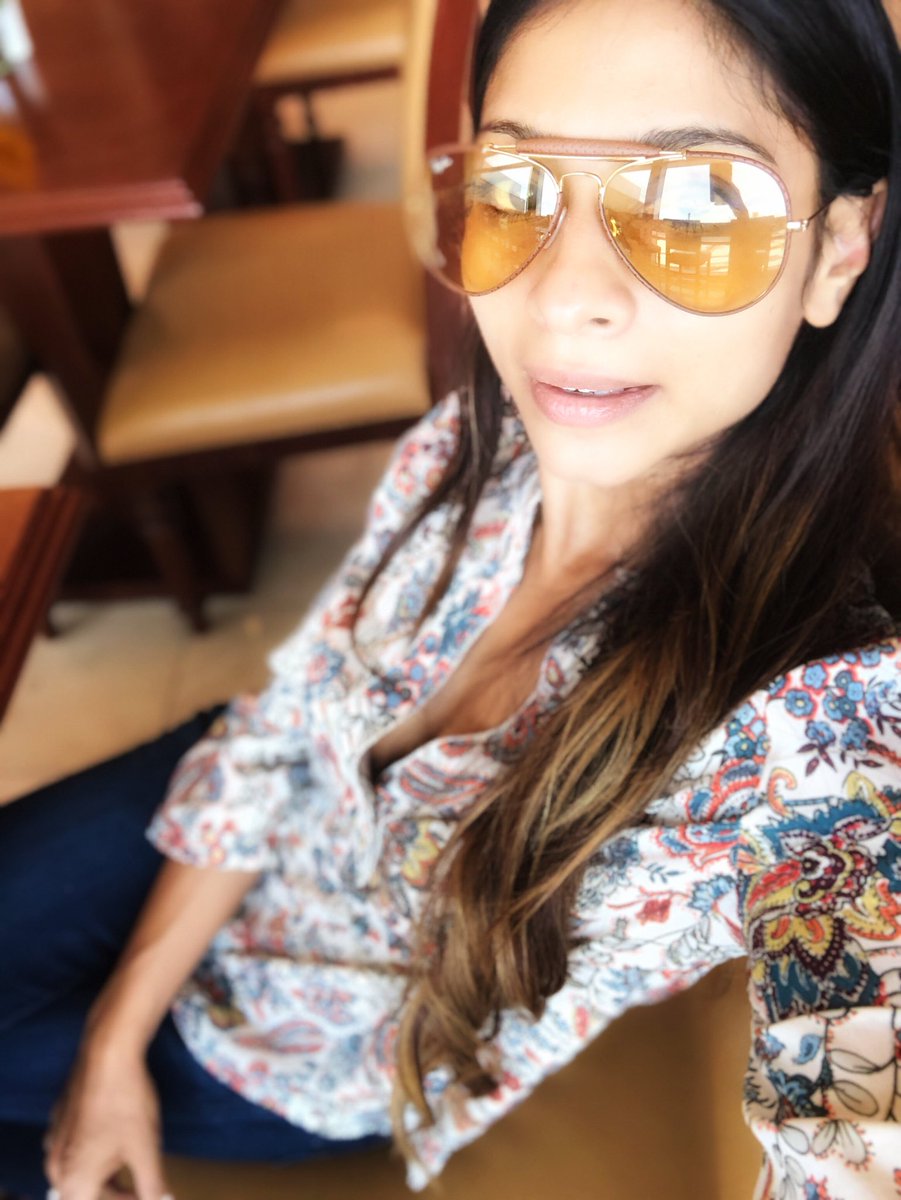 TanishaaMukerji's tweet photo. Just!!! #tm #tmspeaks #tmstyyle #morningpost #instadaily #postbelike #saturday #weekendvibes https://t.co/PpkwisqsVL