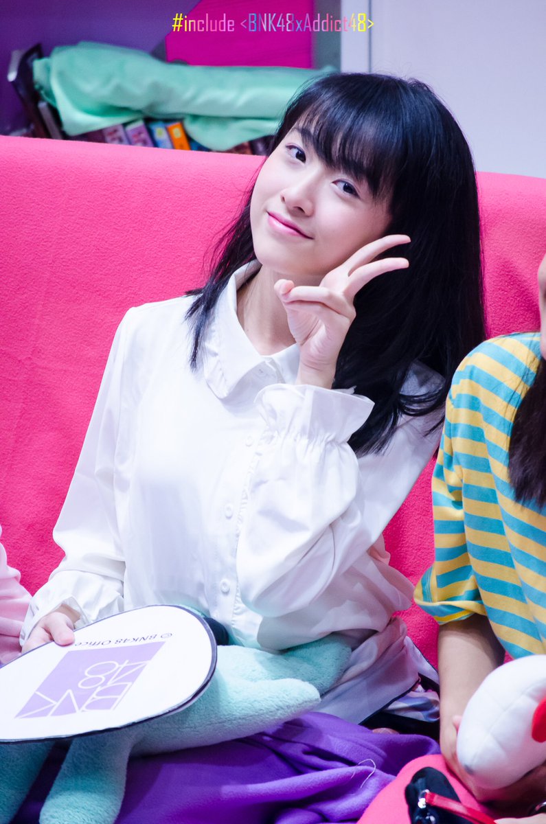 BNK48Addict's tweet photo. 2 บาททท ✌️

Oom BNK48
#OomBNK48 #BNK48  #DigitalLiveStudio.19.7.18 https://t.co/joh2lqiFYQ