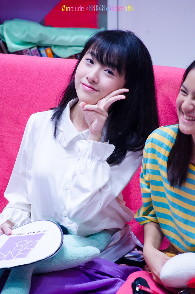 BNK48Addict's tweet photo. 2 บาททท ✌️

Oom BNK48
#OomBNK48 #BNK48  #DigitalLiveStudio.19.7.18 https://t.co/joh2lqiFYQ
