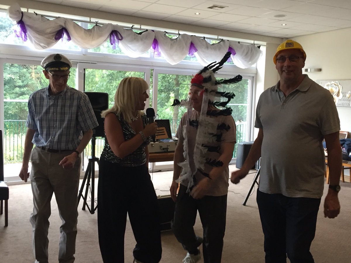 RN05 residents Summer Soirée#connected#singsong#newfriendships#funafternoon @Hanover_Housing