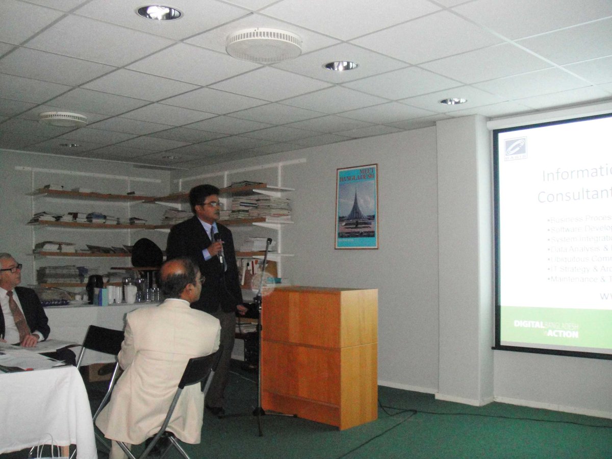 hijal's tweet photo. 2010_Networking-and-Presentation-Session-in-UK https://t.co/55QbXrjLiP