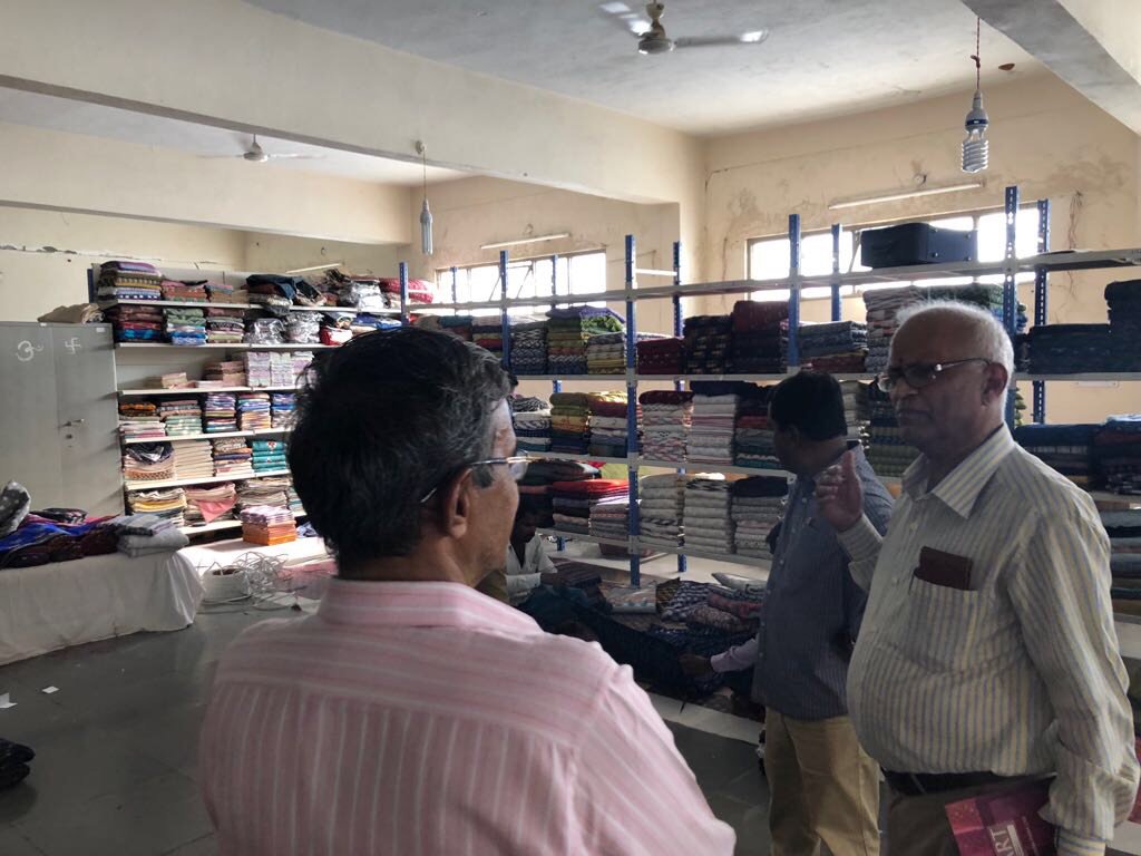 TIHCL_'s tweet photo. @_TIHCL_  Officials have visited POCHAMPALLY HANDLOOM PARK LTD and POCHAMPALLY HANDLOOM WEAVER'S CO-OP SOCIETY LTD  for cluster study #yadadricollector #tihcl  @TelanganaToday @minmsme @MinIT_Telangana @KTRTRS @yerramraju @ArjunTada @DCsofIndia @V6News @trsharish @jayesh_ranjan https://t.co/M5anTQFqM2