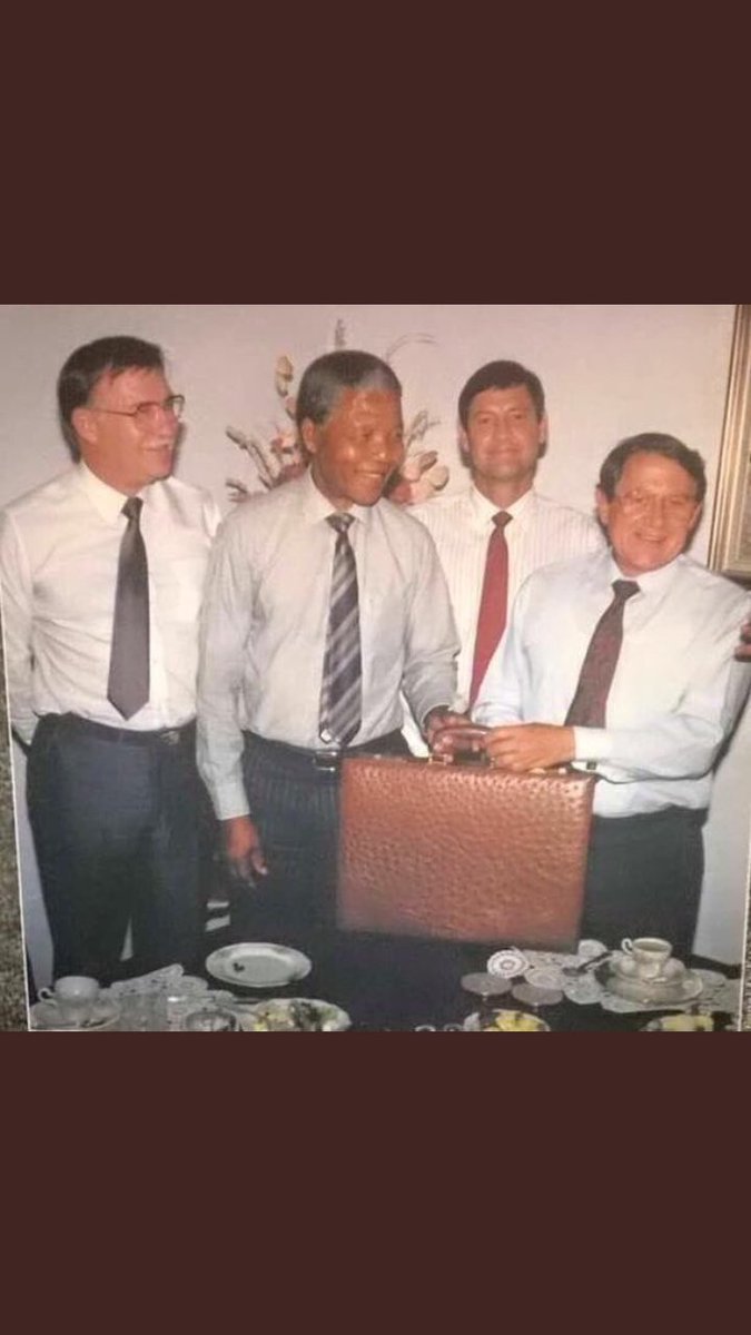 NKANYISOBRIANM1's tweet photo. When will we ask the Mandela family about this briefcase??? #BBKMasterClass #Ramaphosa  #FelaInVersace  #ForTheQueensBeauty  #ANCKZN  #DoubleColonel  #BBNaija  #ANCGauteng  #MandelaDay #NelsonMandela  #TheTruthUntoldRemix  #TruthHurts https://t.co/4cVJAXb7Ji