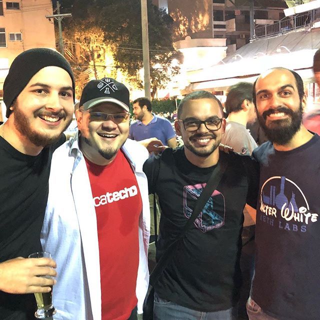 arthur_givigir's tweet photo. Grande encontro! Vlw @cocatechpod, @mvcmendes e @bruno_casemiro pelo ótimo bate papo! E como digo: parabéns pelo trabalho excelente, trabalho bom deve ser reconhecido e a palavra deve ser espalhada! #cocatech #aloadt #loopmatinal #loop #apple #tecnologia #encontrococatech #e… https://t.co/jwQqevYTOv