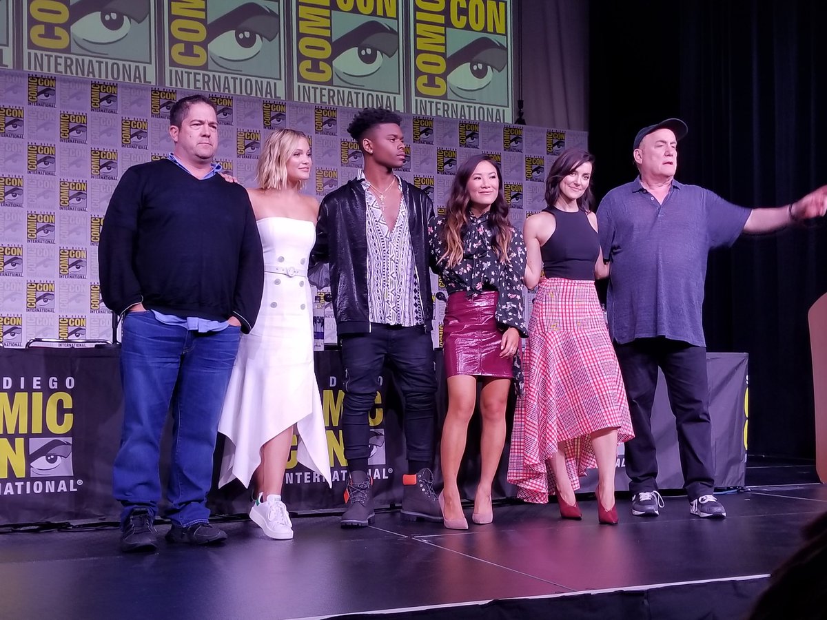 joeysaade's tweet photo. The gorgeous cast of @CloakAndDagger @olivia_holt @aubreyomari @emmaklahana @allymaki @JoePokaski #JeffLoeb @FreeformTV @Marvel #Ballroom20 #SDCC #SDCC2018 https://t.co/7SylRkc5td
