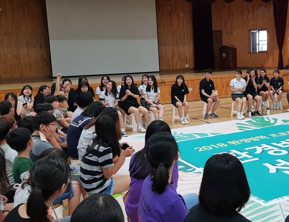 우리 아이들에게 가장 부족한것은 공부가 아닌 자연과의 교감의 시간입니다. 20년만에 환경부와 교육부가 환경방학선포식을 가졌습니다. 올 여름방학이 우리 아이들에게 자연결핍장애를 치유할수 있는 방학이 될수 있도록 함께해주세요. 환경부도 다양하고 유익한 환경방학 프로그램을 준비하겠습니다.