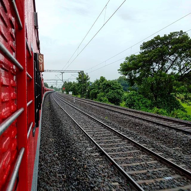 kannan_a2's tweet photo. One's destination is never a place, but always a new way of seeing things
.
#pixel2xl #pixelfocusphotography #teampixel #madebygoogle #smartphone #mobilephotography #travel #train #journey #leadinglines #picoftheday #likeforlike #follow #ig #igedit #kera… https://t.co/Ditq4eD1qg https://t.co/fODNdqsXVS