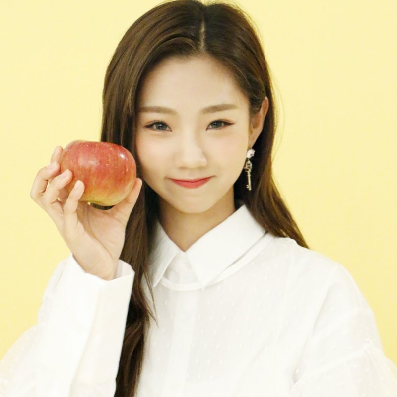 wujudetails's tweet photo. ˗ˏˋ yeoreum ˎˊ˗

　　─ lee jinsuk
　　─ 1999/01/10
　　─ korean: seoul
　　─ unit: joy
　　─ capricorn
　　─ sub vocalist

　　　　　　　　　　　　　　　 ✨
　　　　　　　　　─ #우주소녀 #여름 #wjsn #yeoreum ─ https://t.co/NomSoGNMQB
