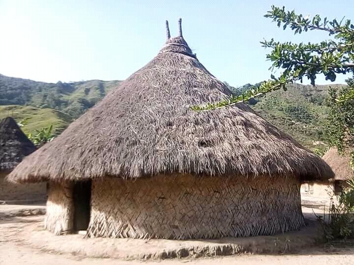 comunicacionPIK's tweet photo. Kakurwas: casas ancestrales en la sierra Nevada de Santa Marta,  indígenas Koguis son los que hacen estas magníficas construcciones. 

@colombia_hist
@PintoFotografia
#PintoFotografia
@SenalColombia https://t.co/STz7Ts7oyE