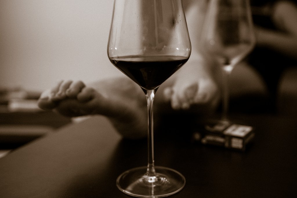 WataWine's tweet photo. EL vino es sexy, y siempre mejor tomarlo acompañado. #watawine #wine #vino #winelover #redwine #winetasting #foodporn #dinner #restaurant #drinks #cocktails #drink#instawine #winery #winelovers #wineoclock #winetime #bar #winestagram #whitewine #wineporn #wines  #wineblogger https://t.co/0JHYatxDau