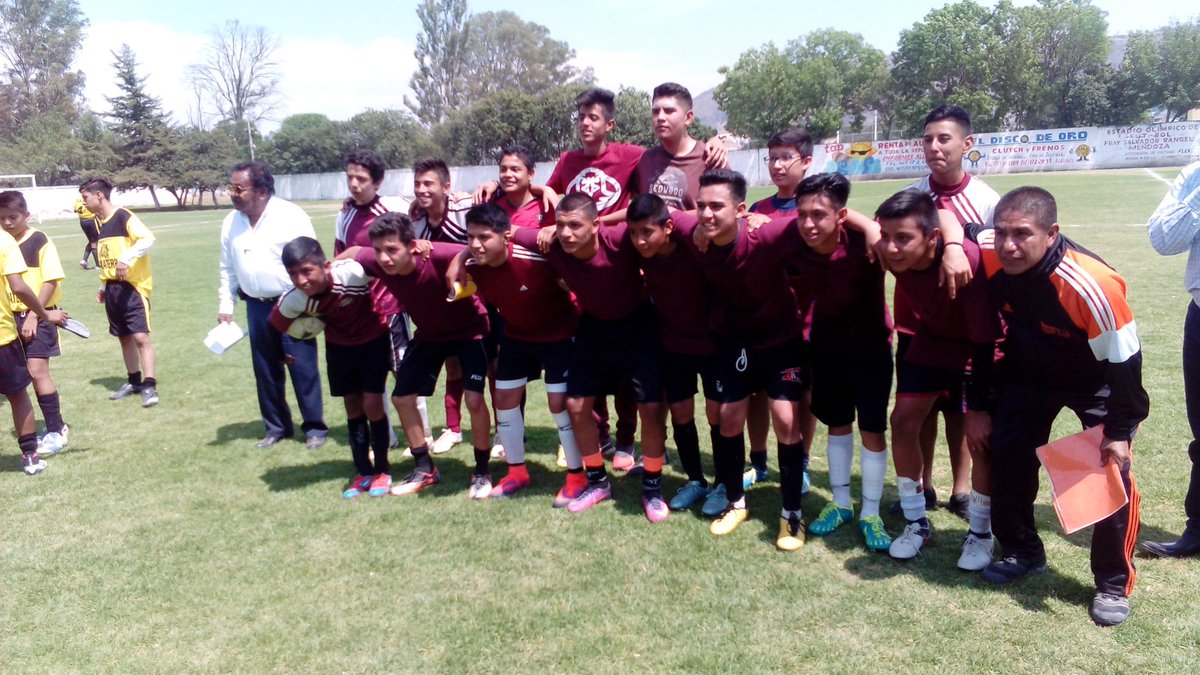 Esc. Sec.tec. 6 de acambaro gto campeón del torneo ínter técnicas de la zona con su director