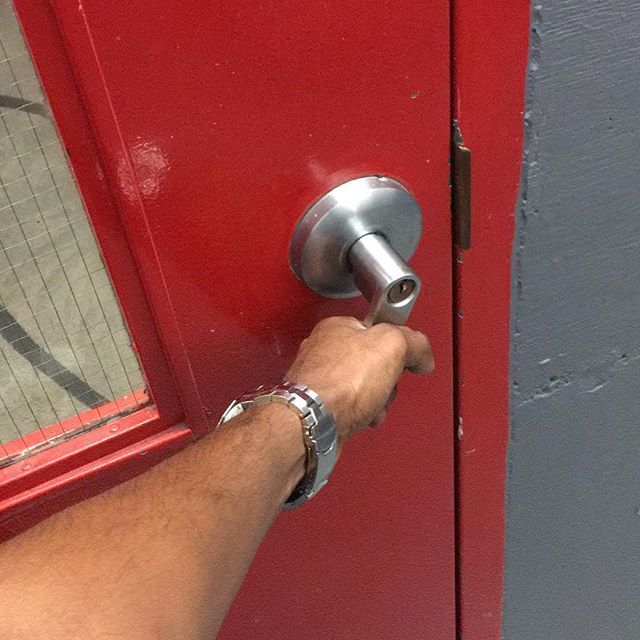 shanelpratap's tweet photo. Nice work @fairmontempress for locking me in your stairwell 😡 #CallingSecurity https://t.co/0jQIUgOV9k https://t.co/tZgmQMYCTH
