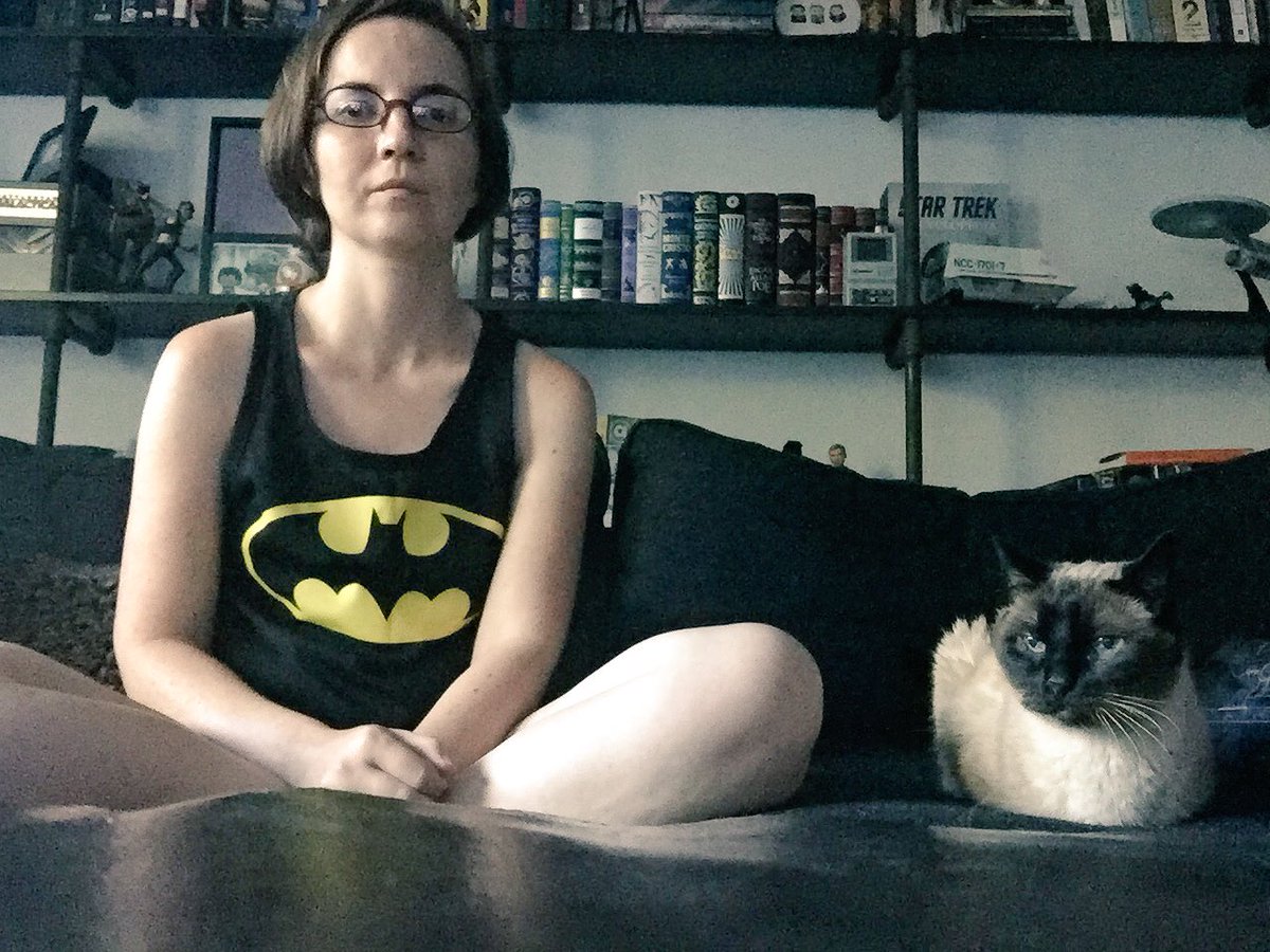 hollyamos22's tweet photo. #NotComicCon 😺 https://t.co/ify0GdOrP7