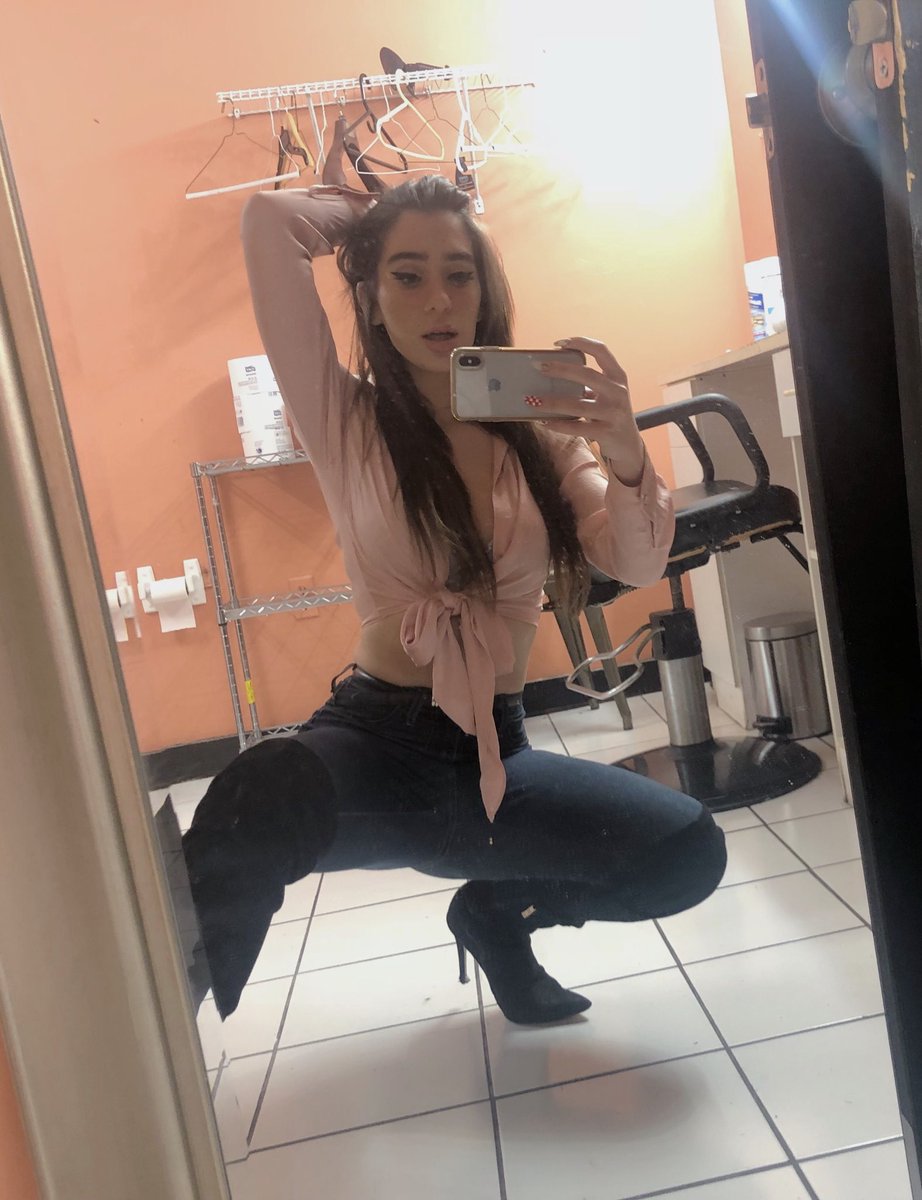 JoselineKellyx's tweet photo. Call me mommy ⛓🌸 https://t.co/iigcYZyQ1D