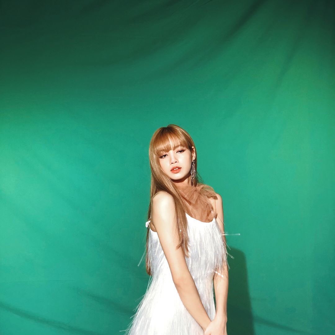 PINKCULTURED's tweet photo. [IG] 180721 lalalalisa_m update:

 ☺️💚 https://t.co/l6e85JUmoF