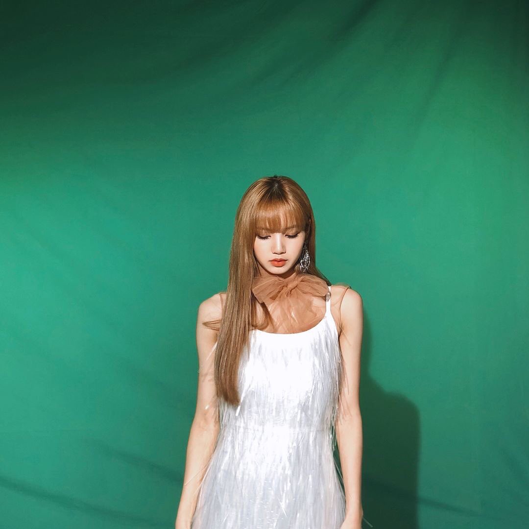 PINKCULTURED's tweet photo. [IG] 180721 lalalalisa_m update:

 ☺️💚 https://t.co/l6e85JUmoF