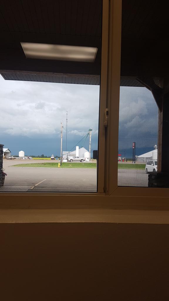 msjamiescott's tweet photo. Wow! Thats some crazy weather here @NeerlandiaCoop https://t.co/Rd8ycCh8u6
